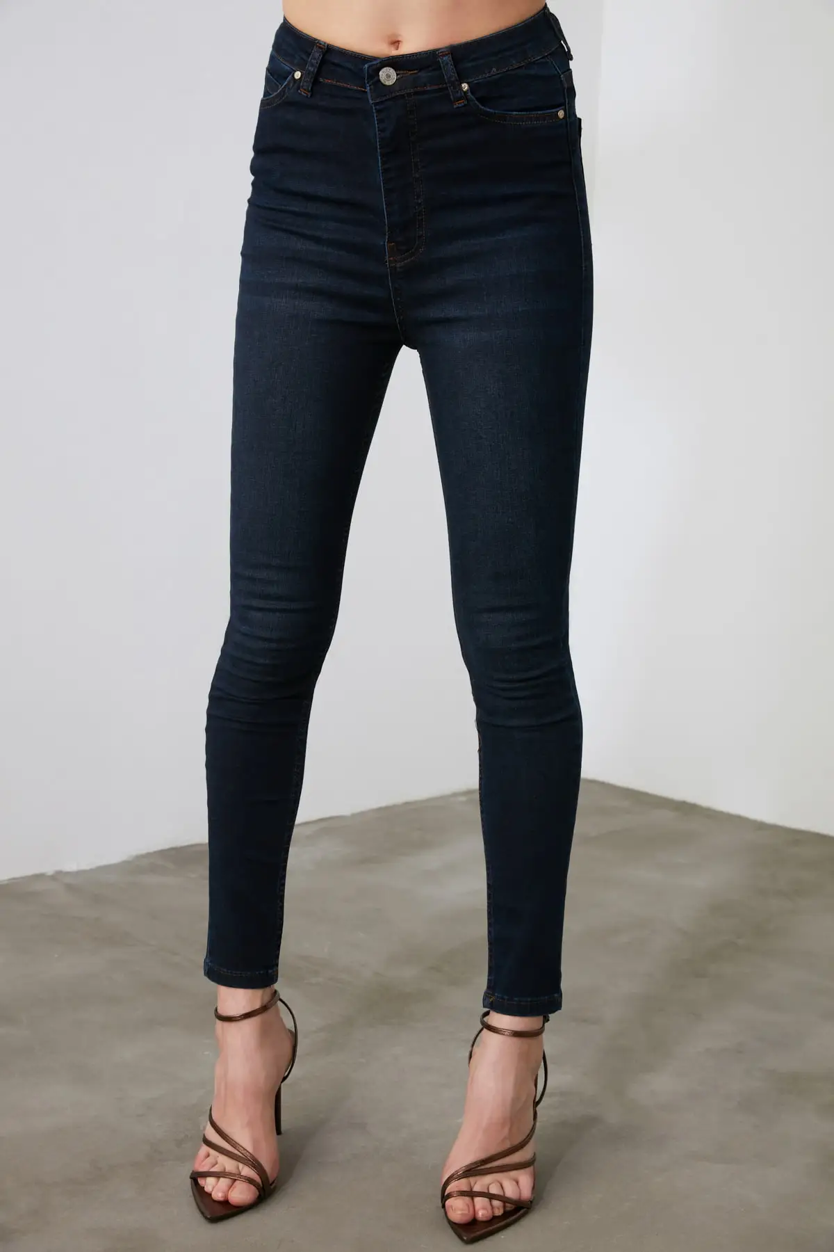 

Trendyol High Waist Skinny Jeans TWOAW21JE0419