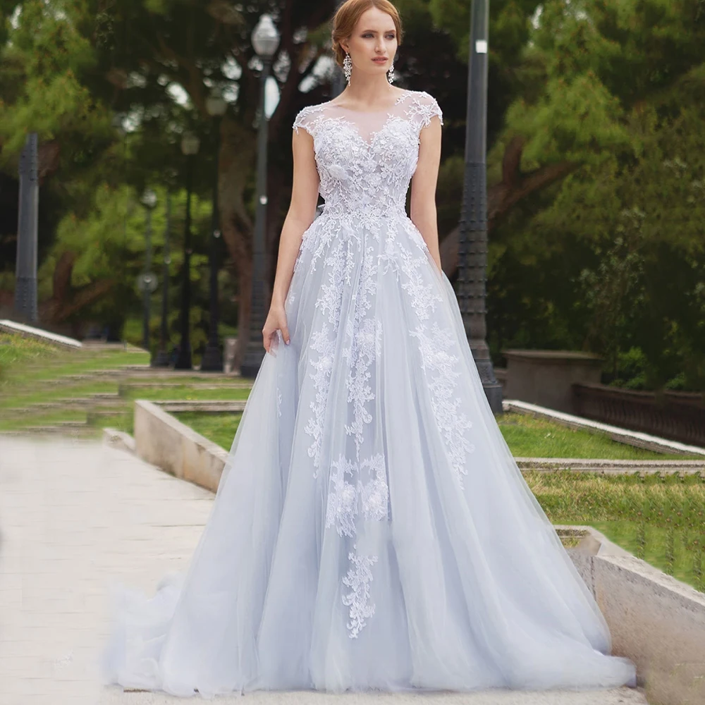 

A-Line Light Blue Tulle Wedding Dress Sleeveless Buttons Back Lace Appliques Court Train Bridal Gowns 2021 Vestidos De Noivas