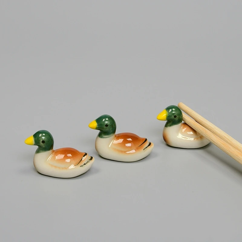 

Lovely ceramic duckling chopsticks rack daily department store display Y15