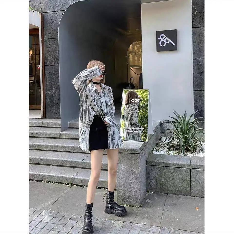 

Women 's Shirt Women 's Spring And Autumn Street Style Outdoor All -Matching Loose Retro Long-Sleeved Top