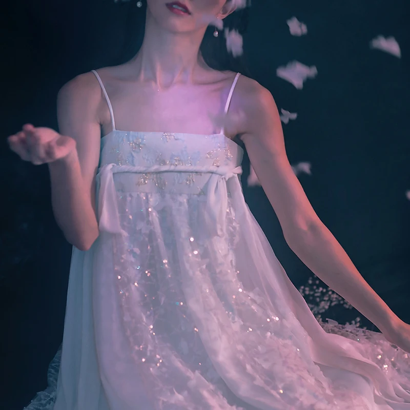 

2022 Китайский Улучшенный костюм hanfu из двух частей, кружевной дизайн с золотым тиснением и вышивкой, кардиган и платье на бретелях, ретро сказ...