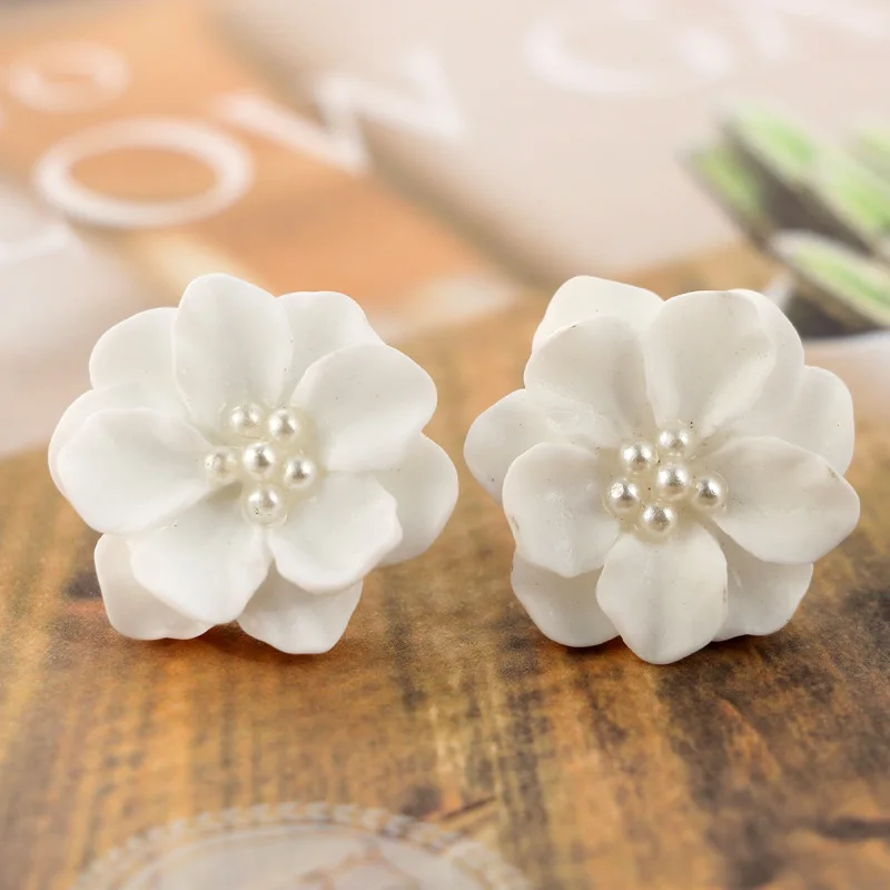 

Camellia White Flower Pearl Stud Earrings