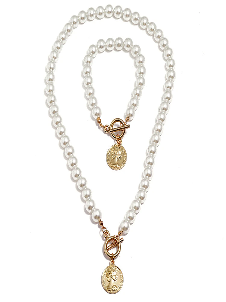 

kshmir 021 new European and American fashion simple short pearl necklace human head pendant collarbone chain