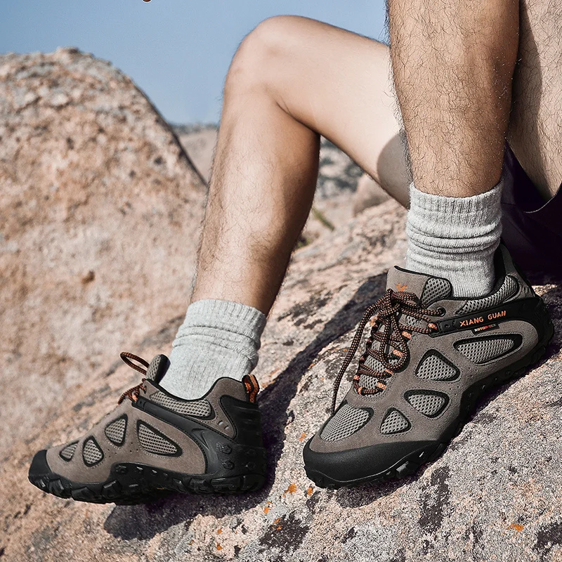 

XIANG GUAN High Quality Hiking Shoes New Design Anti-slip Trekking Sneakers Men Outdoor Walking Climbing Shoes