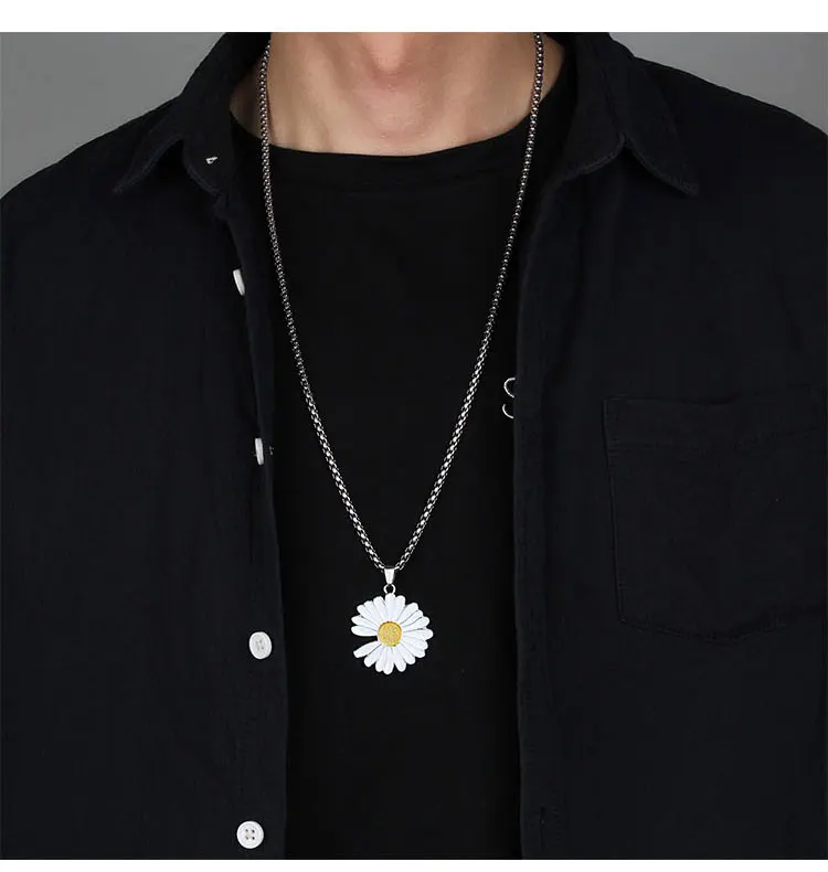 

Small Chrysanthemum Lightning Pendant Necklace Men Hip-Hop Rock Titanium Stainless Steel Chain Necklace Fashion Men Jewelry Gift