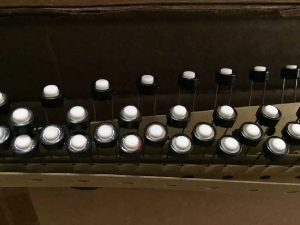 50 шт./лот японский смеситель с внутренними клавишами ALPS SKRGABD010 6*6*4,3 мм 2-футовый тактовый выключатель 6*6*4,3 белый круглый длительный срок службы