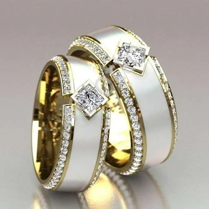 Золотое роскошное кольцо с текстурой модное фианитом блестящее для влюбленных