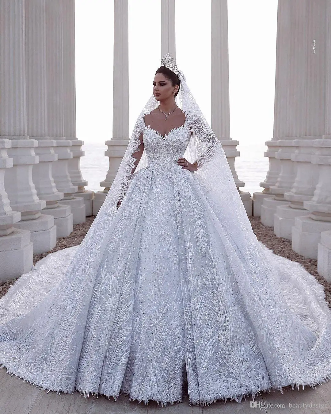 Hot Luxurious Beaded Arabic Ball Gown Long Sleeves Wedding Dresses Lace Tulle 3D Appliques Fitted Bridal Gowns Plus Size