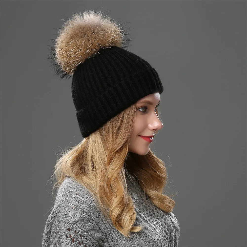 Женская зимняя трикотажная шапка свитер с надписью Ms. Зимняя Лыжная