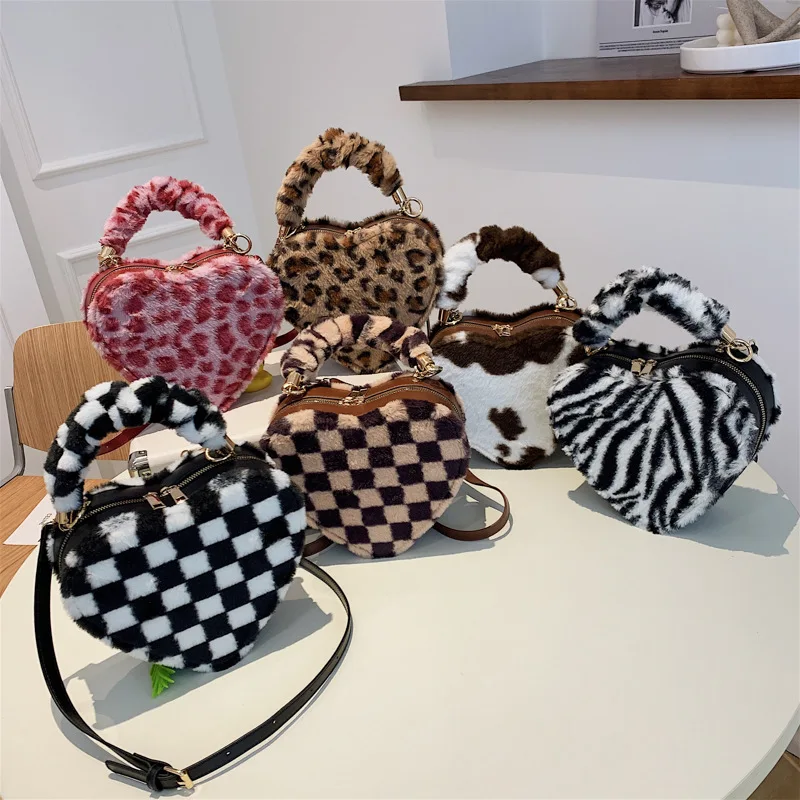 

2022 Winter Black White Plaid Plush Heart Handbags Bags Crossbody Shoulder Plush Bags Purses