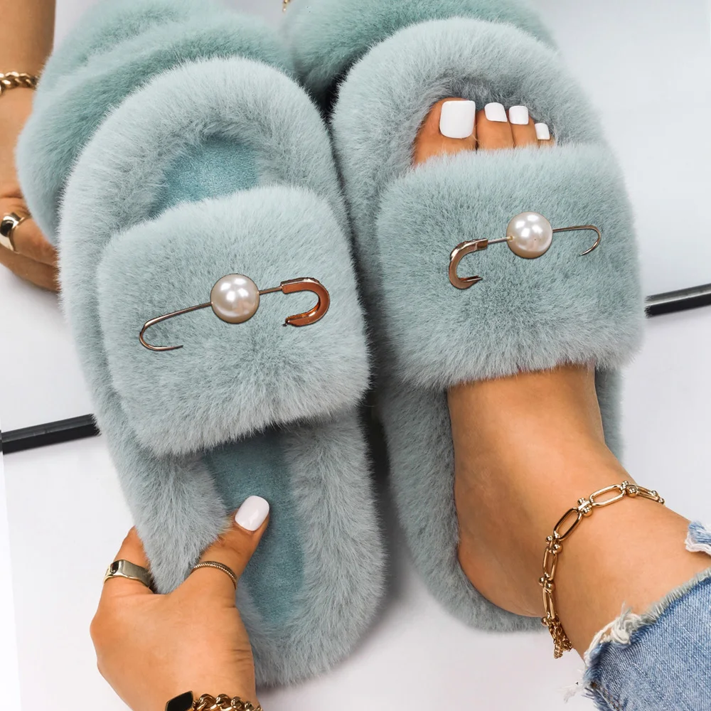 Women Pearl Decor Faux Fur Slippers Female Chic Indoor Fur Slides Thick Bottom Fluffy Slippers Platform Sandals Designer Shoes