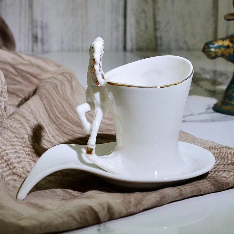 3D Красивая рельефная Конская кружка с тарелкой фарфоровая элегантная кофейные