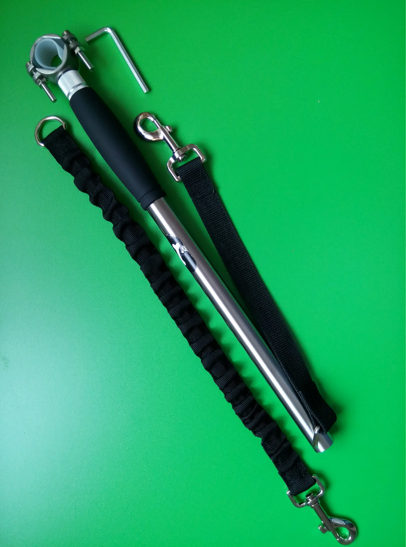 

Dog walker with spring retractable dog leash bicycle dog leash pet leash bicycle dog walker