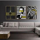 Современный человек и постер с зеброй, Настенная картина, холст, модная картина, желтый, в скандинавском стиле, декоративная картина для декора гостиной