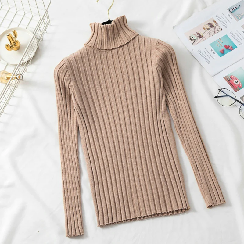 Женский трикотажный свитер-водолазка с длинным рукавом черный однотонный