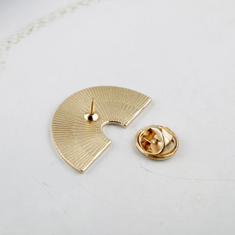 

New Fashion Aesthetic Rainbow Brooch Pins Metal Pin on Bags Clothes for Women Men