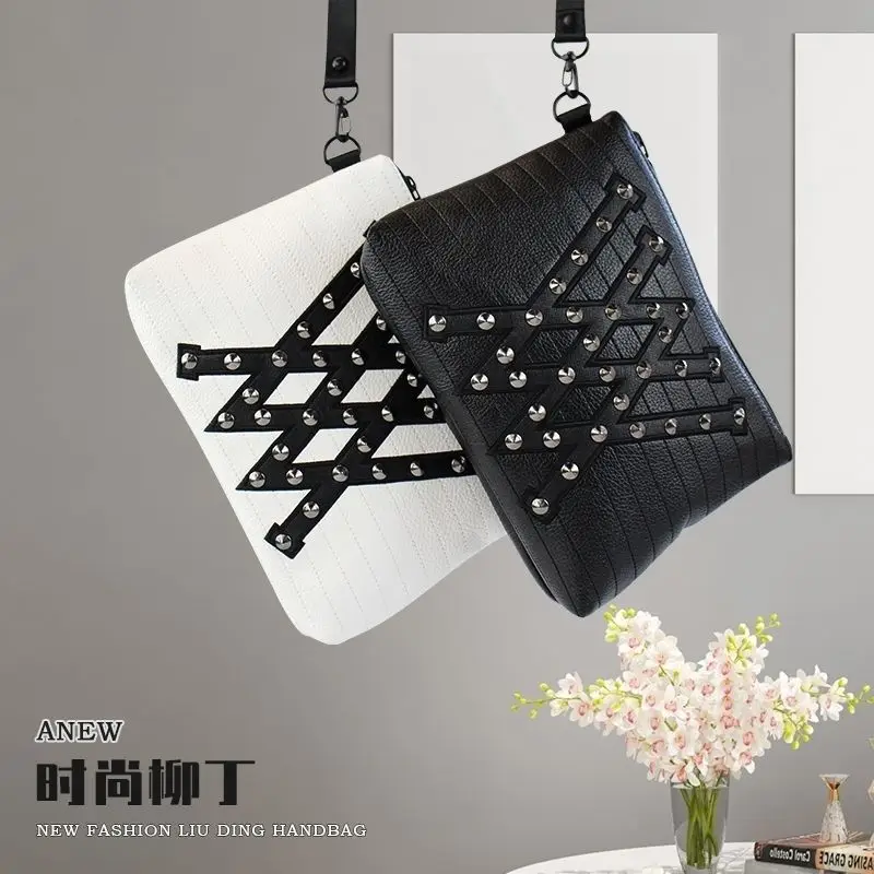 

Golf bags, sports goods, storage bags, handbags, clutches, zipper bags, luxury clutches, wallets