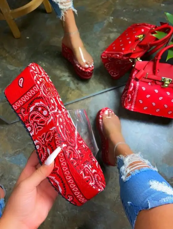 

flat high-heeled ms slippers Summer new graffiti printing thick-soled transparent PVC outdoor leisure all-match women sandals