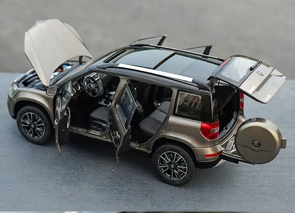 Коллекция коллекционных моделей автомобилей в масштабе 1/18 VW Volkswagen Skoda Yeti SUV Brown |