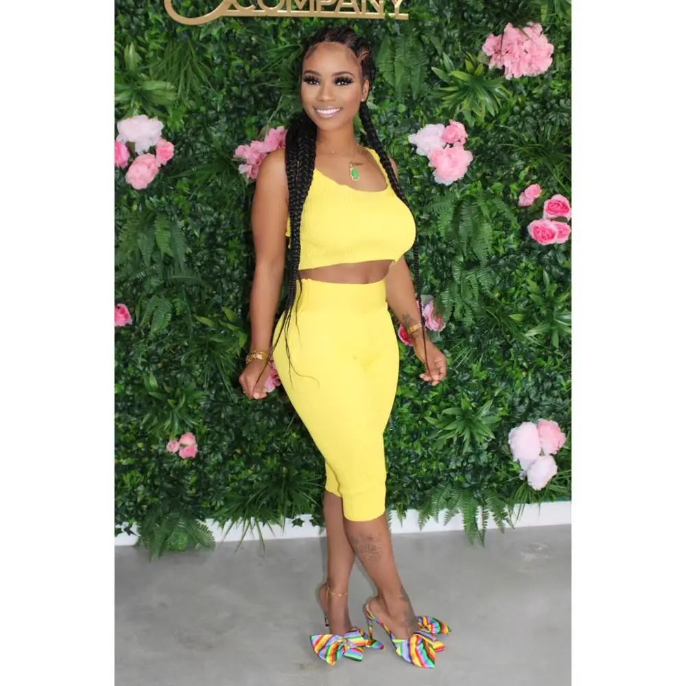 Спортивный женский вязаный однотонный комплект из двух предметов майка без