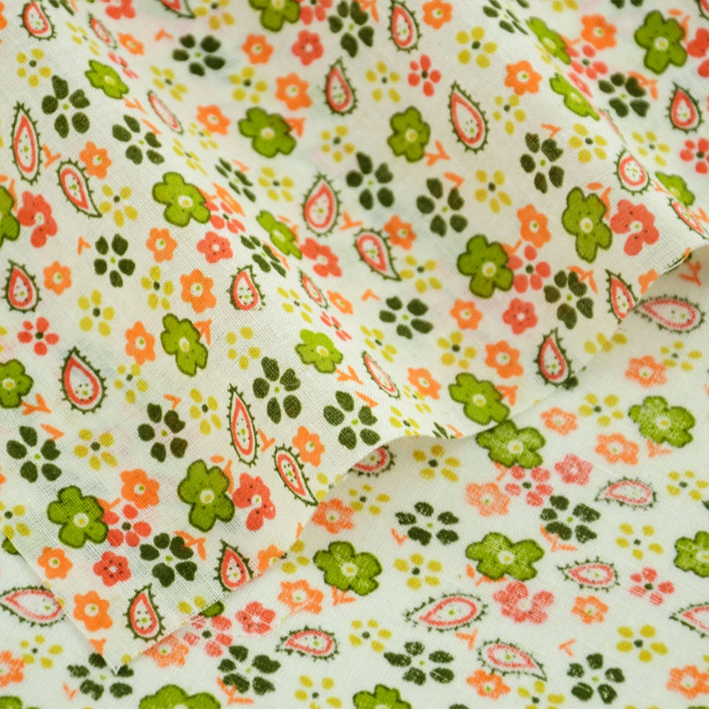 Хлопковая ткань в стиле пэчворк с зелеными и оранжевыми цветами домашний