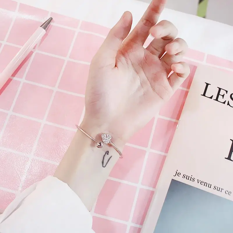 Регулируемый с украшением в виде кристаллов двойные бантами и рисунком сердца