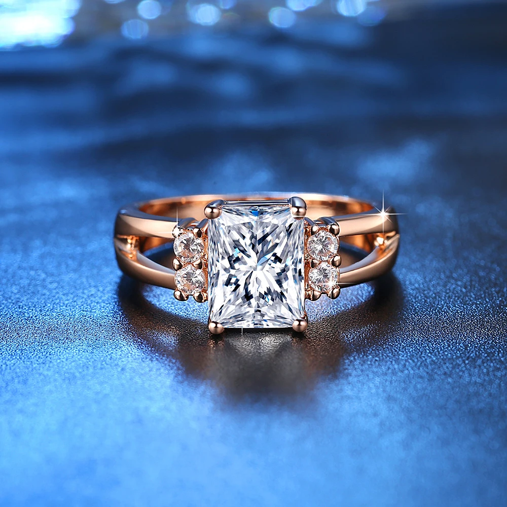 Женское кольцо с квадратным когтем инкрустированное цирконием несколько цветов