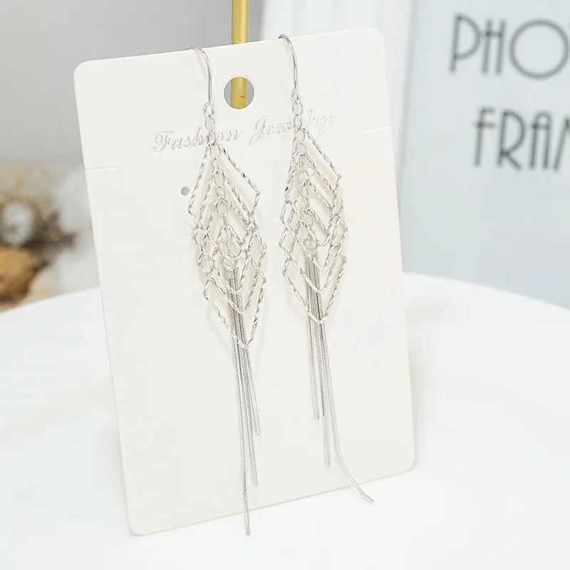 

The new trend of individuality and elegance. Exaggerated diamond-shaped tassel earrings in 925 silver. Exquisite gifts for women