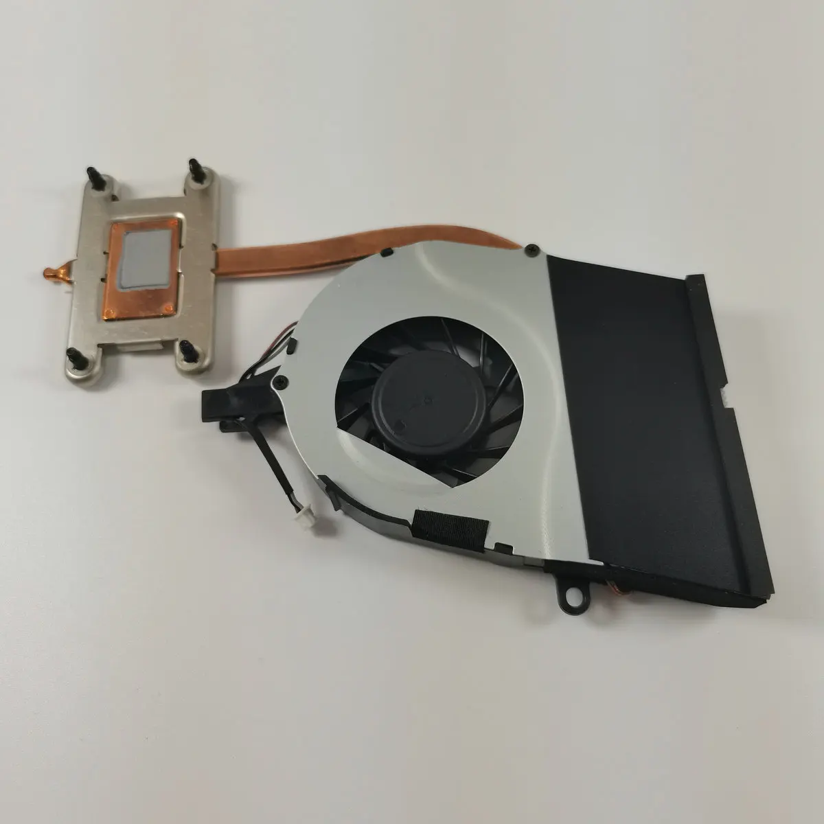 Новый оригинальный вентилятор охлаждения процессора ноутбука Toshiba L755 L755D Intel