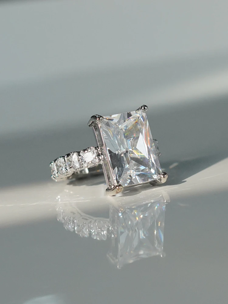 

Movie Hipp Rings of the Same Style Female Amber Kuo Ginger Hipp Square Diamond Square Diamond Ring Cold Style Advanced
