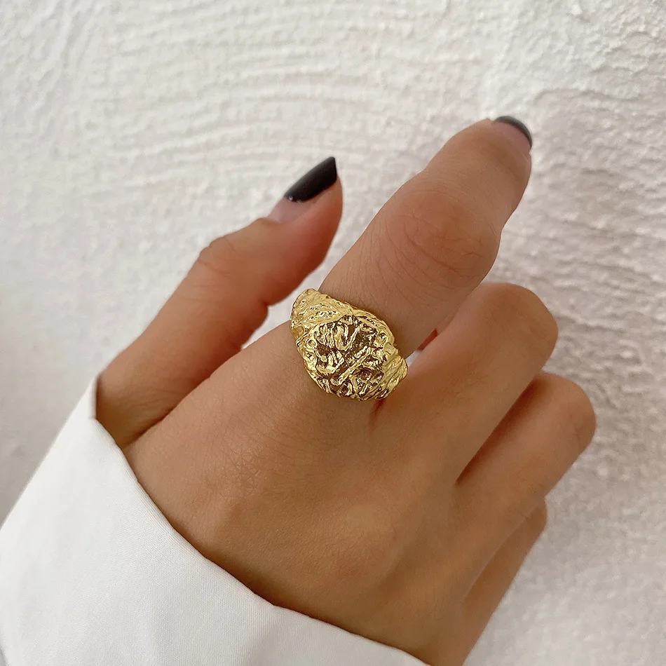 

Ins niche design sense geometric irregular hammer texture S925 sterling silver ring female