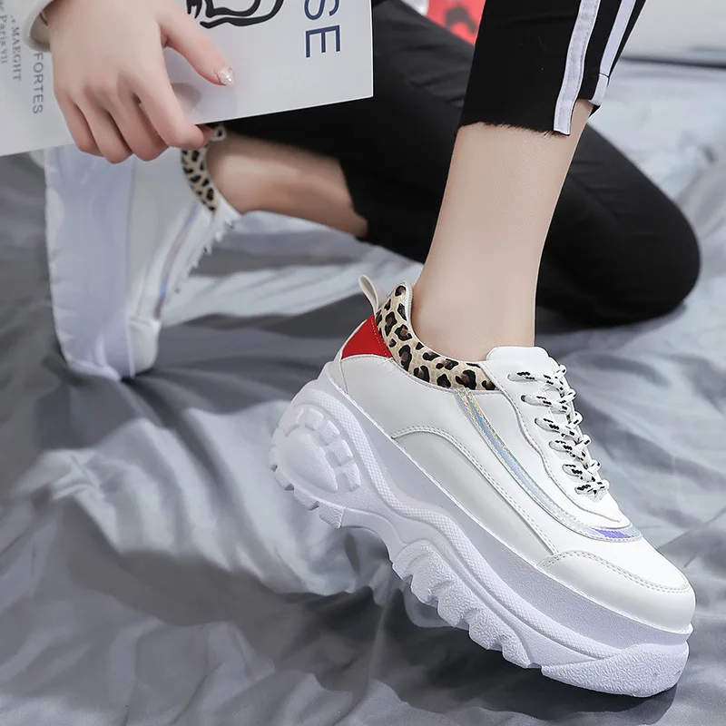 Женские кроссовки на плоской подошве Fujin белые резиновой весна 2020|Женские и кеды|