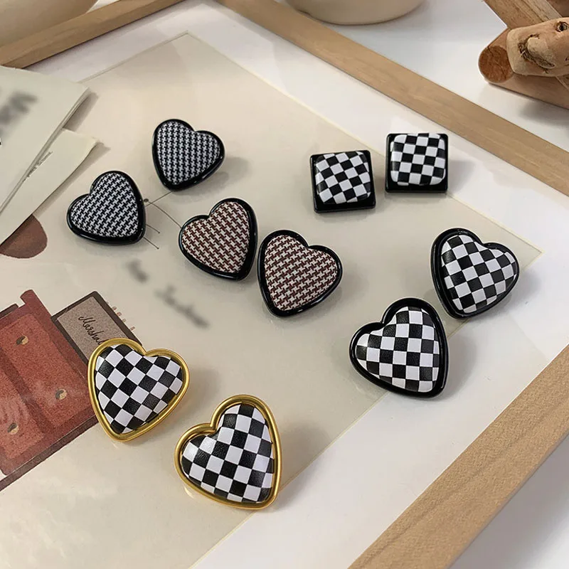 

2021 Fashion Jewelry Female Sexy Cute Statement Earring Eco-friendly Leopard Solid Love Heart Stud Earrings For Women