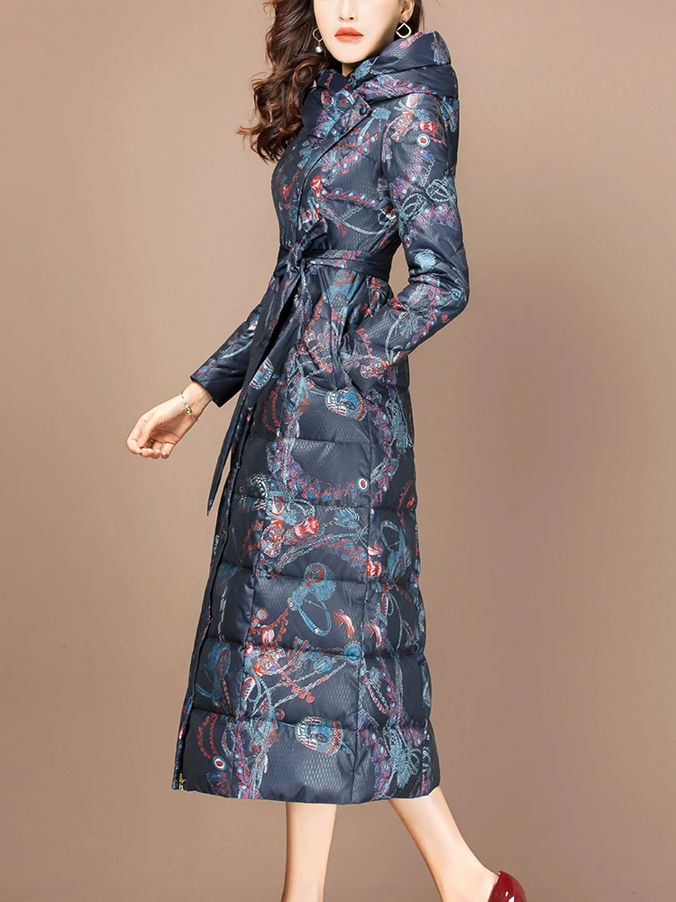 Зимняя женская куртка-пуховик на утином пуху с капюшоном и принтом длинное