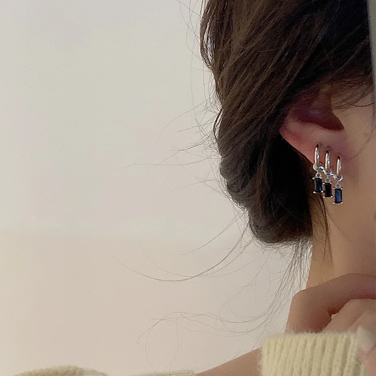 2022 новые золотые и черные серьги-гвоздики с тремя кубиками кристаллами для