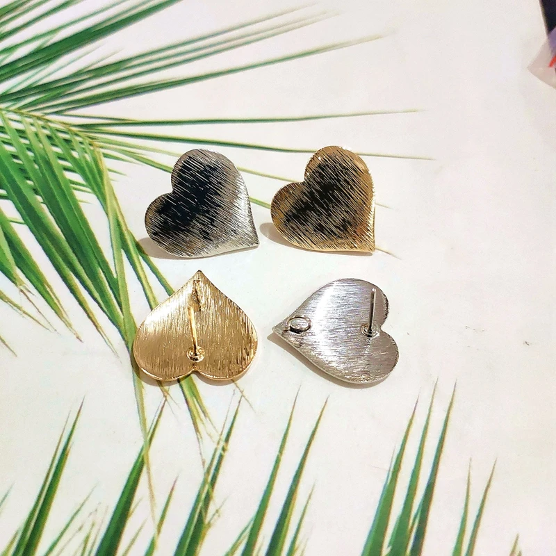 Простой стиль в форме сердца Позолоченные к золото белый diy аксессуары серьги