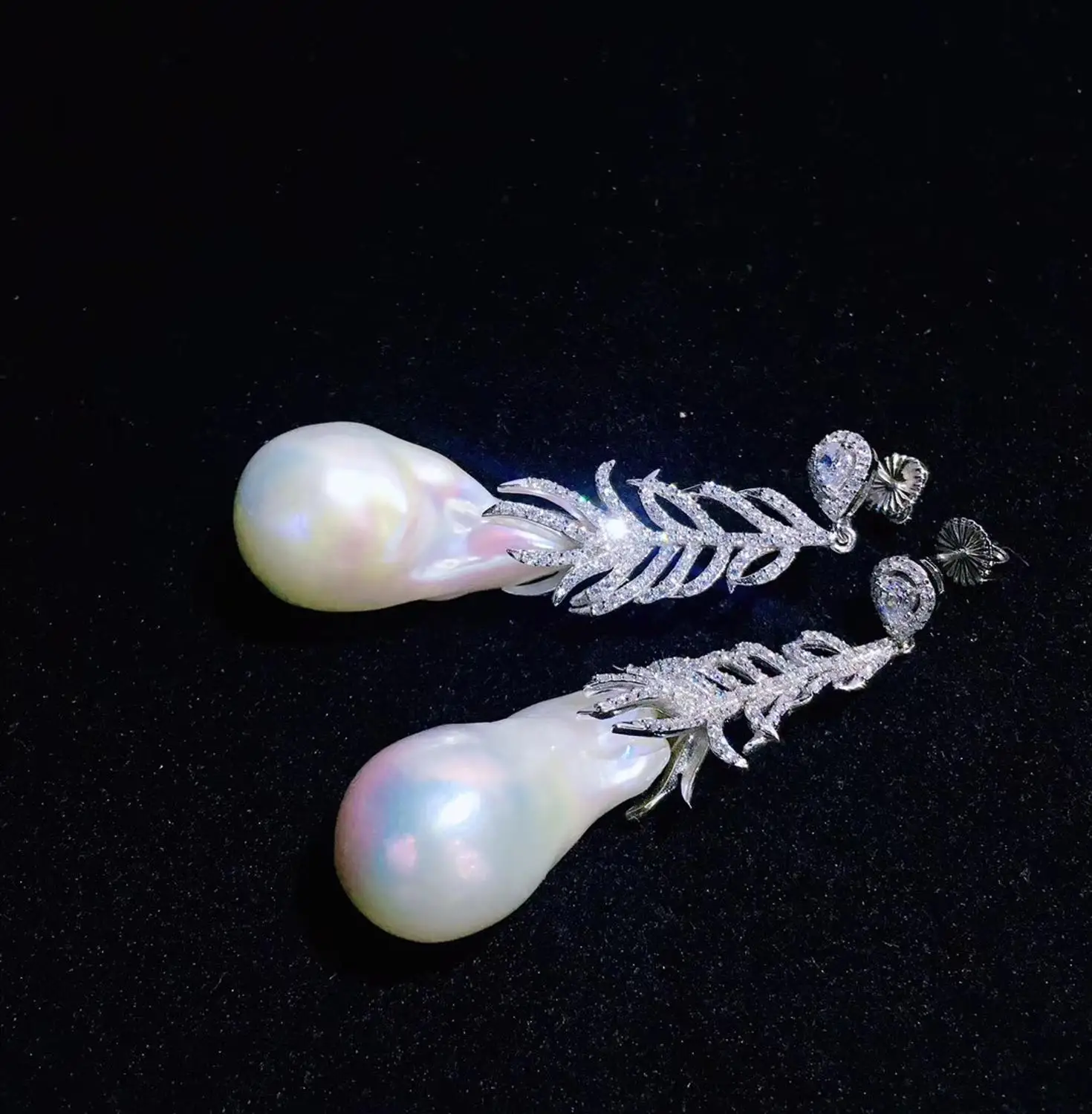 Женские серьги с пресноводным белым жемчугом Keshi посеребренные перьями и