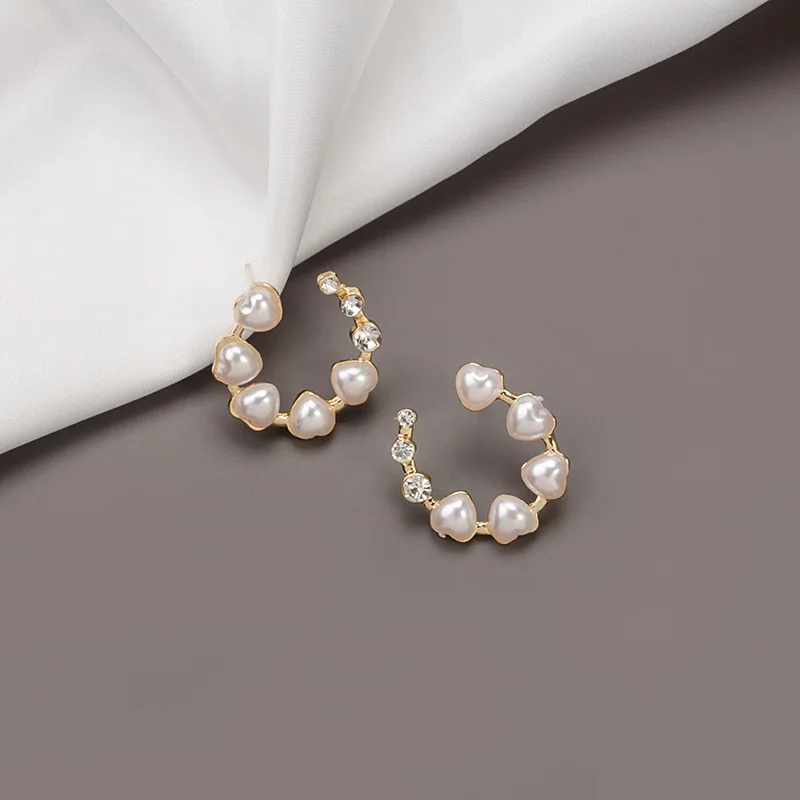 Серьги-гвоздики в форме сердца с жемчугом и бриллиантами винтажном стиле барокко