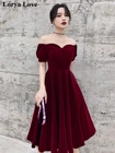 Бордовые коктейльные платья 2020, красные короткие платья с открытыми плечами для выпускного вечера, бархатные Выпускные платья для женщин
