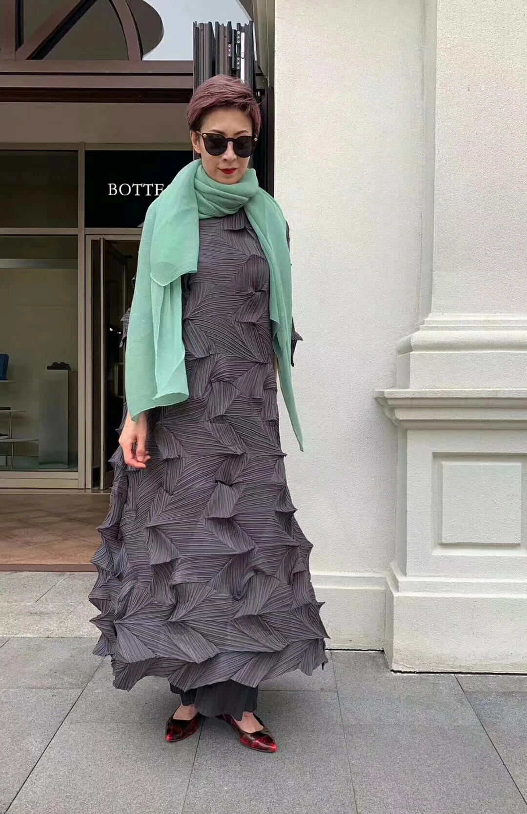 Горячая Miyake модное плиссированное платье со складками и бриллиантами, одноцветное Свободное длинное платье со стоячим воротником
