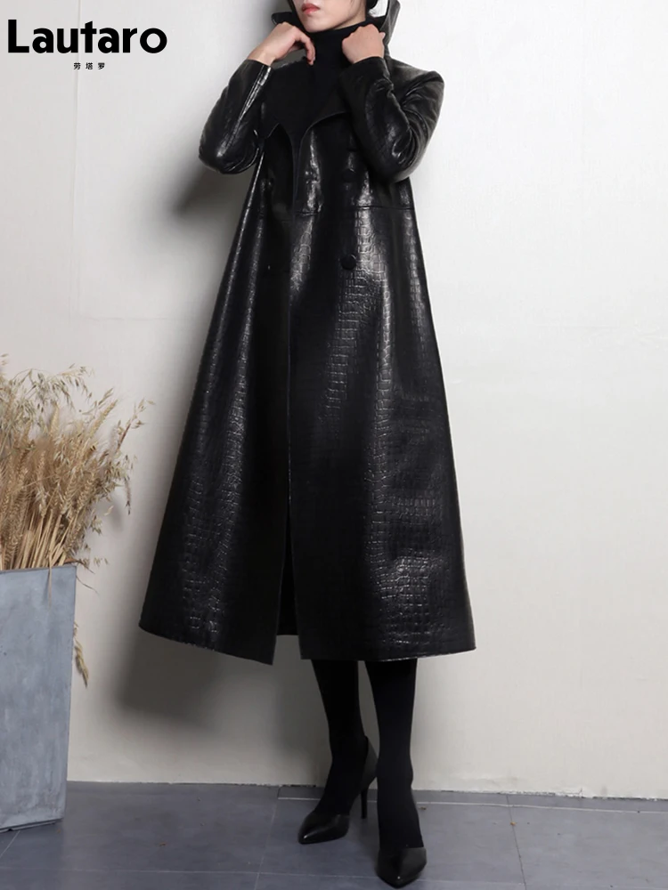 Lautaro Осенний длинный черный кожаный плащ с крокодиловым узором для женщин