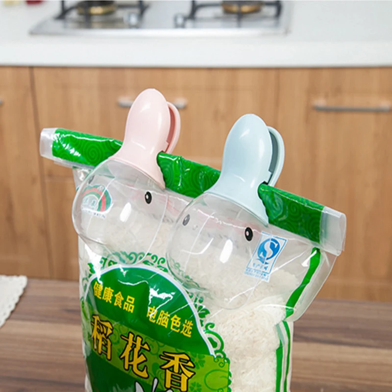 

Portable Pet Cats Dogs Food Shovel Mutli-function Feeding Scoop Spoon with Sealing Bag Clip Creative Measuring Cups