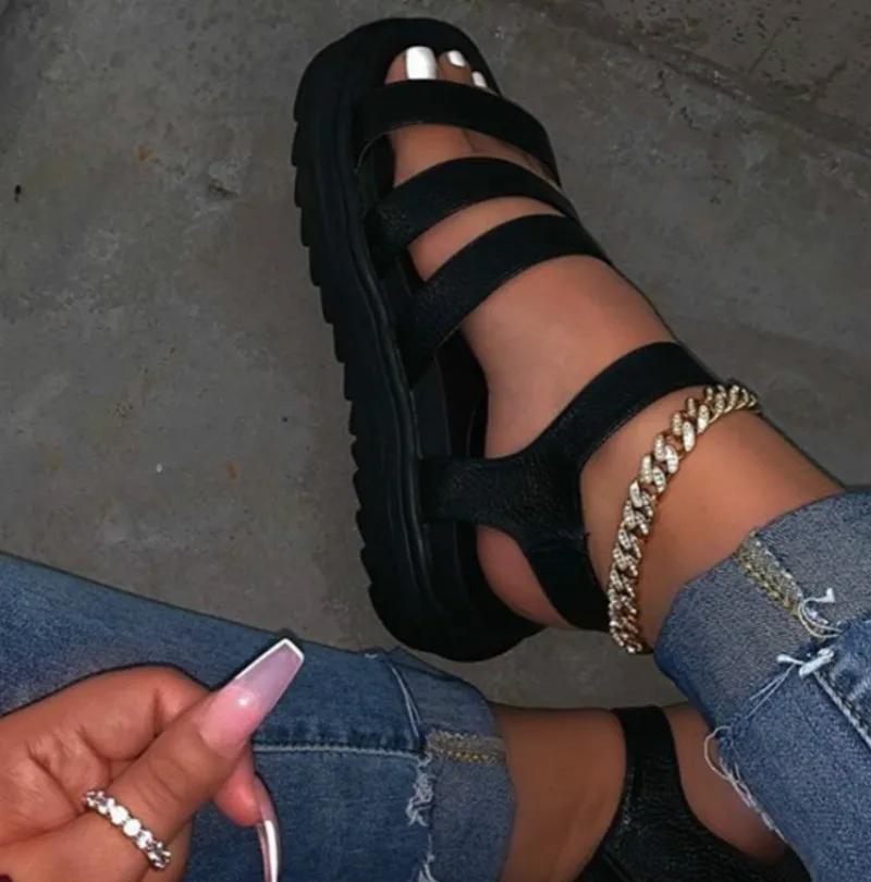 

2020 Black Metal Buckle Sandals Travel Spring New Women Three-layer Leather Thick Bottom Non-slip Sandals Outdoor Beach Slipper