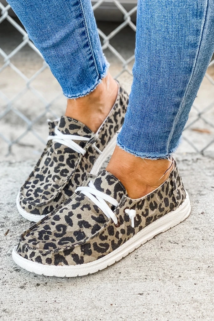 

vertvie 2021 Canvas Women Shoes Spring Summer Lace-up Flat Women Sneakers Platform Flats White Women Shoes Casual Loafers