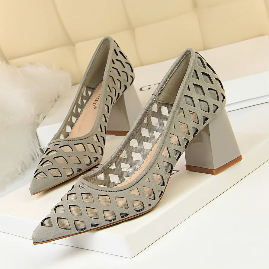 

Women's Sandasl Retro Fashion Sexy Nightclub High Heel Thick Girls Pumps Pointed Hollow Mesh Single Shoes Women's Shoes