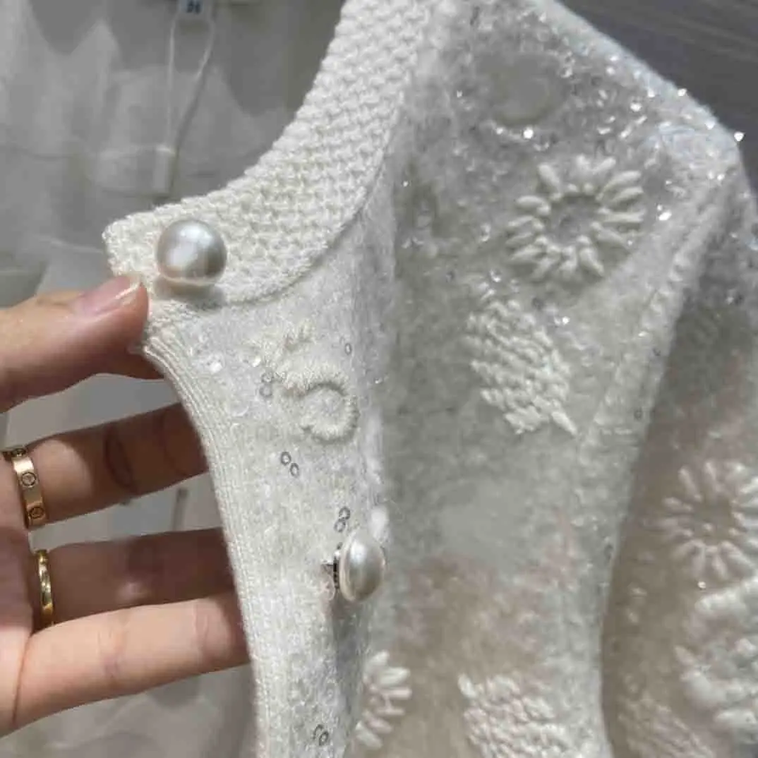 

Luxury Brand Beading Floral Embroidered White Short Cardigan Coat Women Autumn New 2021 Elegant Long Sleeve Mini Top Cardigans