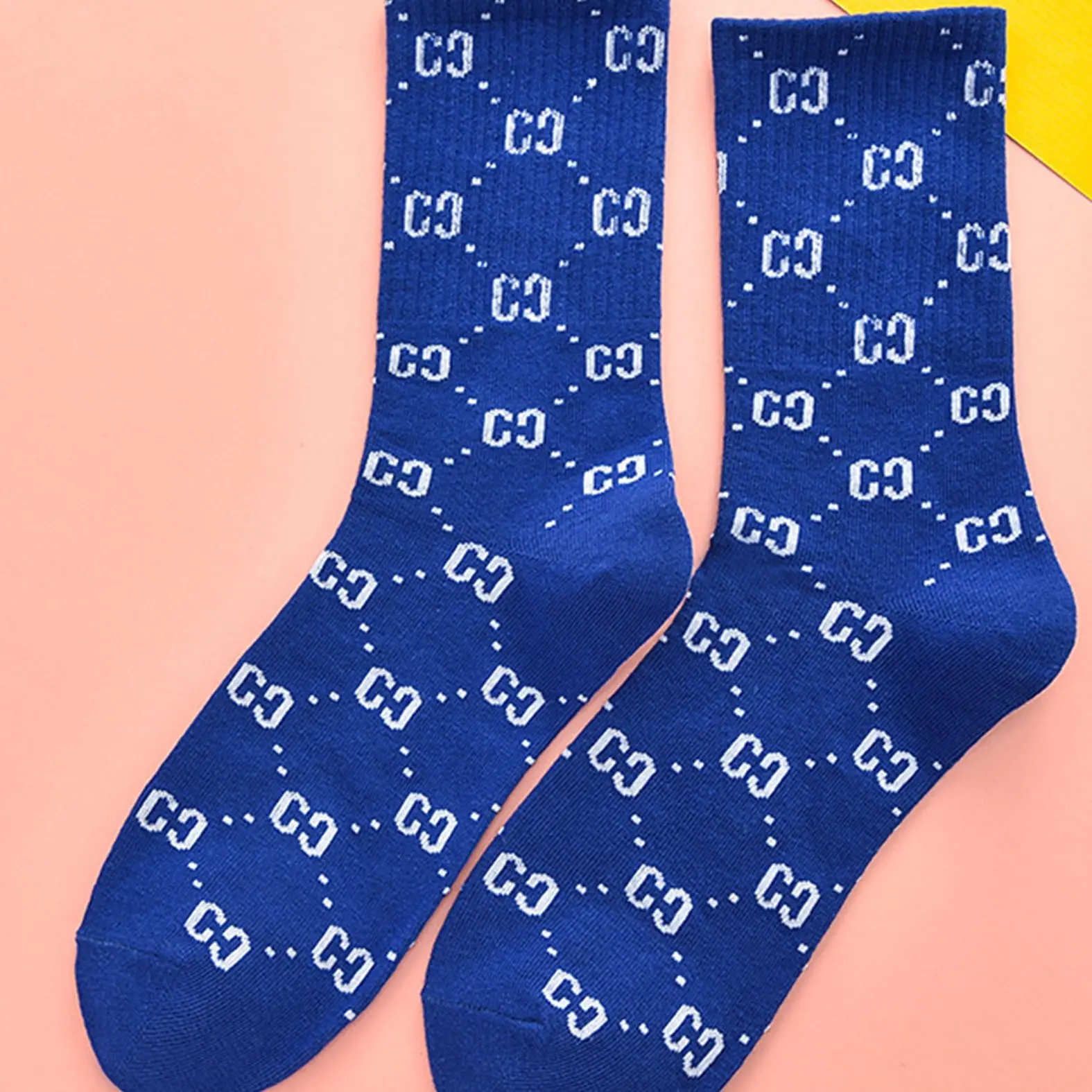 

Nieuwe Mode Harajuku Brief Trendy Sokken Vrouwen Straat Sport Casual Sokken Lange Buis Koreaanse Paars Zwart Geel Groothandel