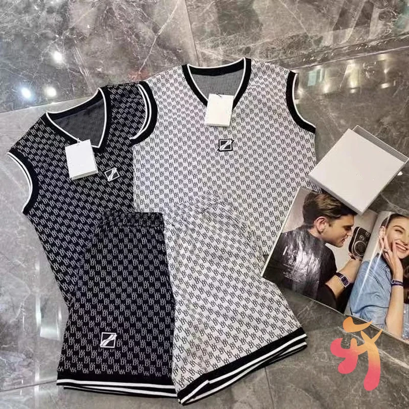 

Женский костюм большого размера WE11DONE, высококачественный полный топ с буквенным принтом и V-образным вырезом, пляжные свободные шорты, Модн...