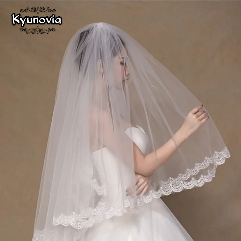 Kyunovia 2 яруса свадебная фата Красивая слоновая кость Соборная короткая свадебная фата с кружевным краем с гребнем Фата невесты A00187