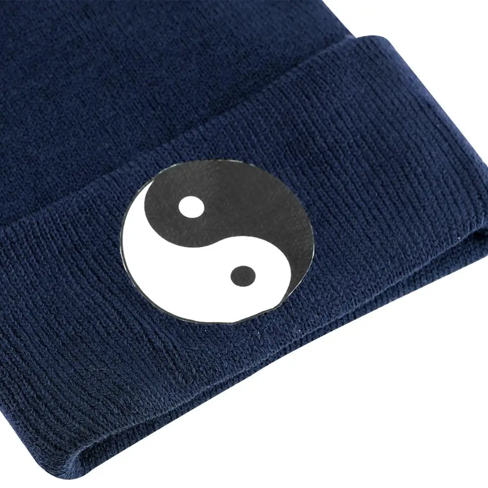 Черная зимняя теплая шапка для скейтера большая трикотажная с логотипом